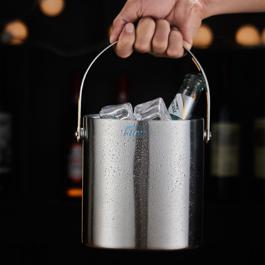 cubo de hielo de vino